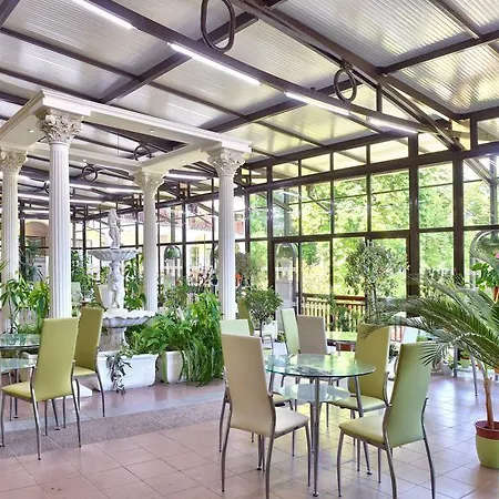 Hotel Estreya Palace And 4*