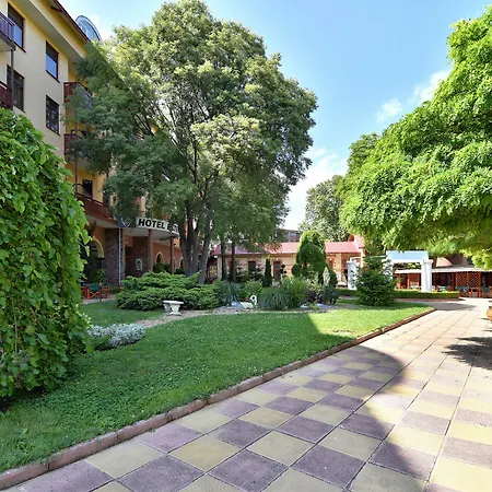 Hotel Estreya Palace And