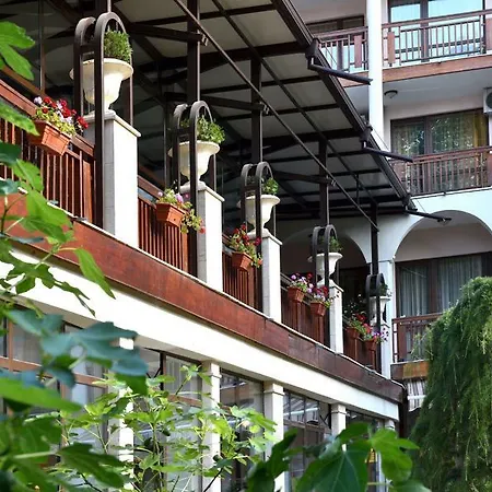 Estreya Palace And Hotel