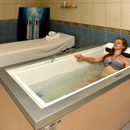 Estreya Palace And Hotel 4*