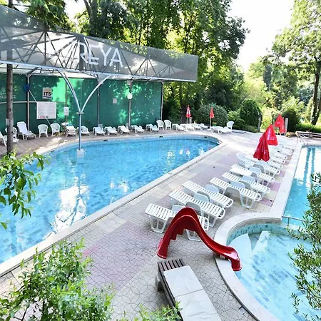 Estreya Palace And Hotel