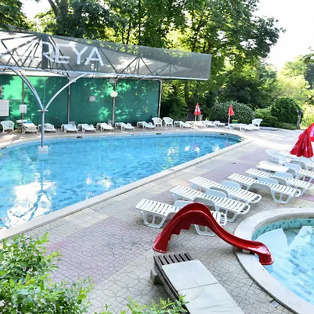 Estreya Palace And Hotel